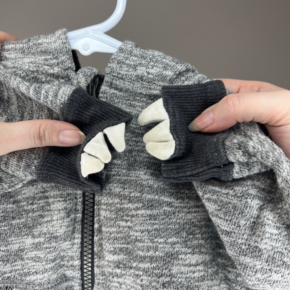 Oshkosh Zipup Big Bad Wolf Raccoon Sweater - Picture 6 of 8